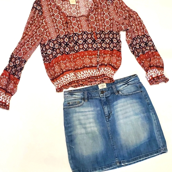 Multi Colored Pattern Blouse - Picture 3 of 3